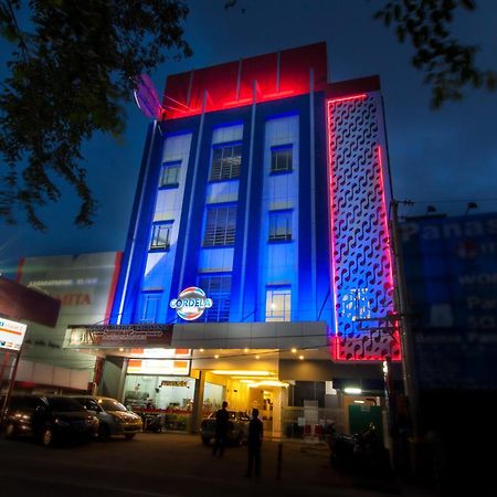 Cordela Hotel Medan Exterior photo