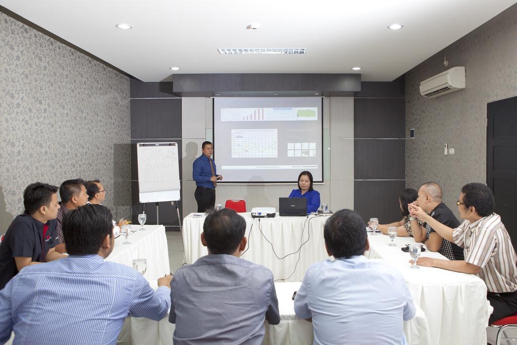 Cordela Hotel Medan Exterior photo