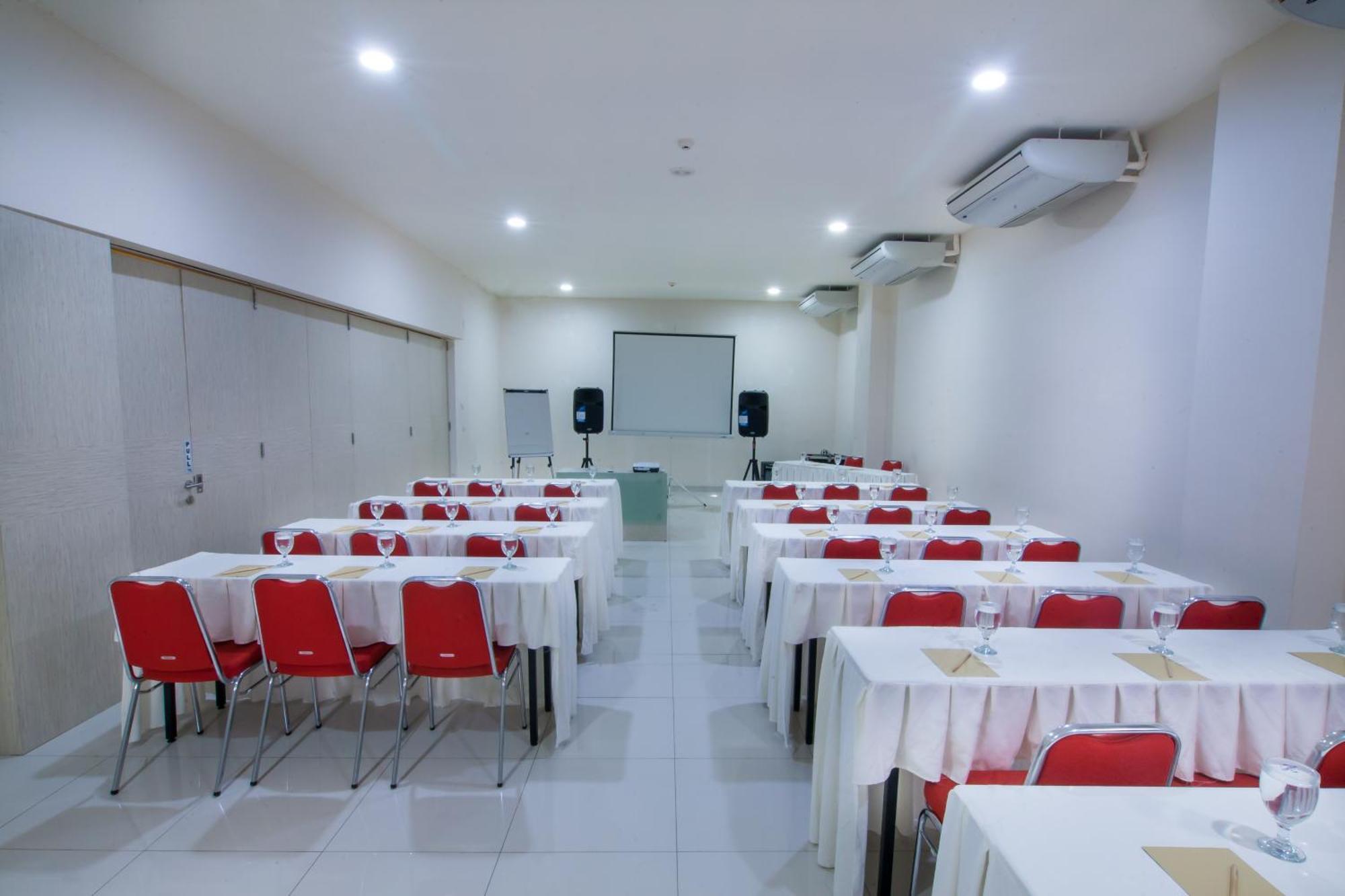 Cordela Hotel Medan Exterior photo
