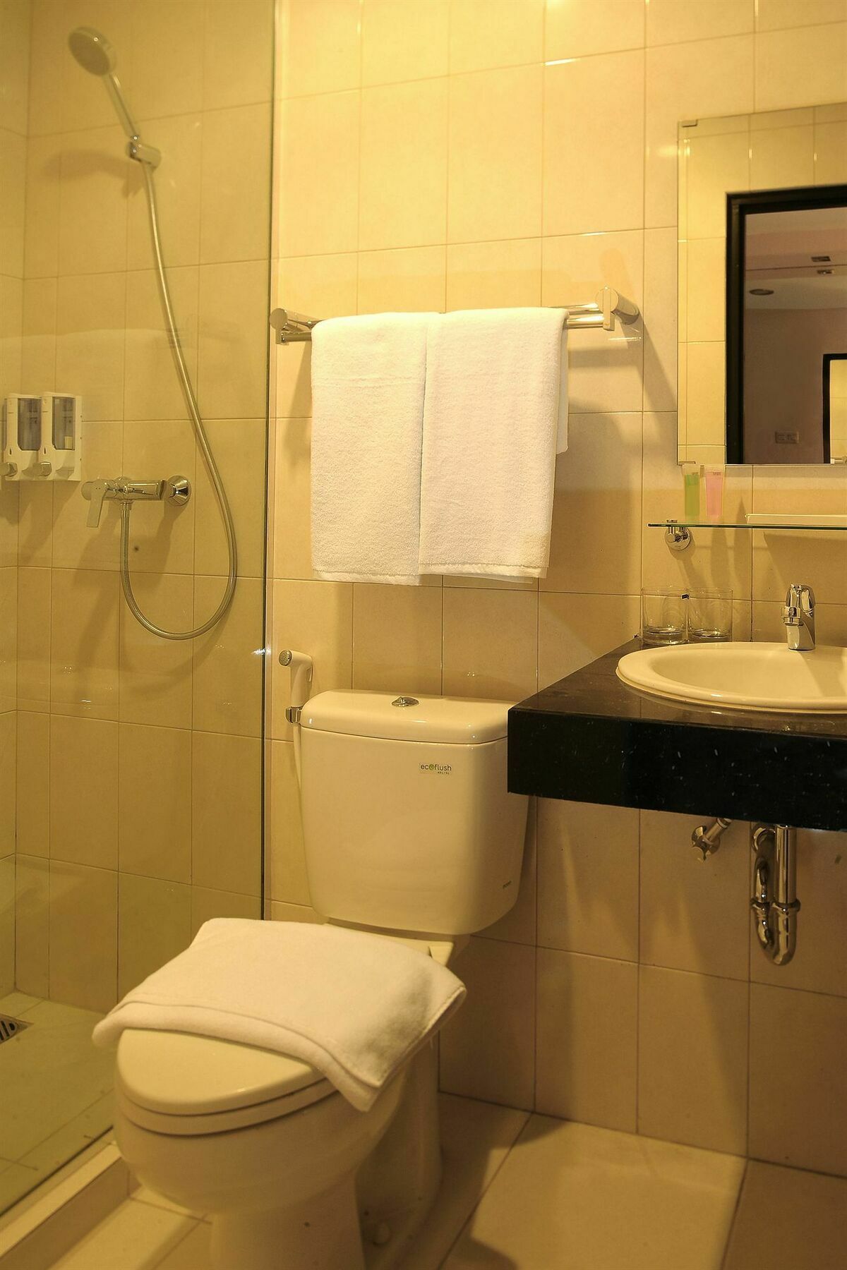 Cordela Hotel Medan Exterior photo